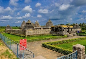 கட்டட கலைக்கு பிரசித்தி பெற்ற 4 மூலஸ்தானங்கள் கொண்ட லட்சுமி தேவி கோவில்