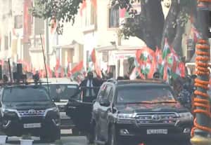 அயோத்தியில் பிரதமர் மோடி ரோடு ஷோ; ராமர் கோவிலில் கொடியேற்றுகிறார்!