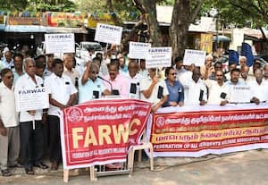 ﻿ குடியிருப்போர் சங்கத்தினர் ஆர்ப்பாட்டம்