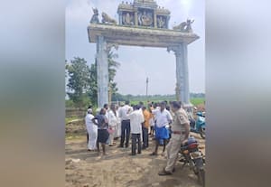 ﻿ கோவில் 'ஆர்ச்' அகற்ற எதிர்ப்பு: பண்ருட்டி அருகே முற்றுகை