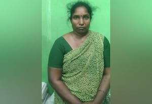 ﻿ பெண் சாராய வியாபாரி தடுப்பு காவலில் கைது