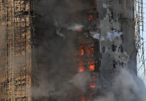 ஹாங்காங் அடுக்குமாடி குடியிருப்பில் பயங்கர தீ: 13 பேர் பலி