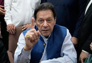 இம்ரான் கானை சிறையில் சந்திக்க அனுமதி மறுப்பு: உயிருடன் இருக்கிறாரா என ஆதரவாளர்கள் சந்தேகம்