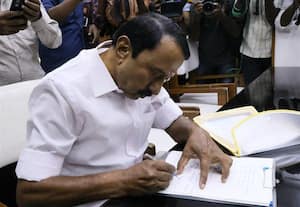 ﻿ த.வெ.க.,வில் இன்று இணைகிறார் செங்கோட்டையன்: விஜயை சந்தித்து 2 மணி நேரம் பேச்சு