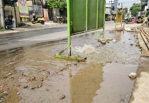 ﻿ புது குழாய்களில் 10 இடங்களில் குடிநீர் கசிவு