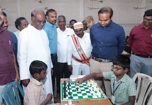 ﻿ மாவட்ட செஸ் போட்டி பள்ளி மாணவர்கள் உற்சாகம்