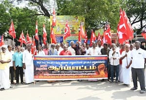 ﻿ கோரிக்கைகளை வலியுறுத்தி  தொழிற்சங்கங்கள் ஆர்ப்பாட்டம் 