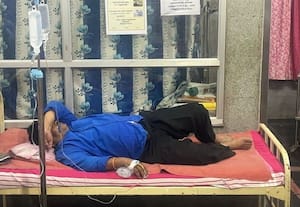 ﻿ எஸ்.ஐ.ஆர்., பணியில் ஈடுபட்ட அலுவலருக்கு திடீர் மயக்கம் திண்டிவனத்தில் பரபரப்பு