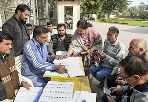 2002 வாக்காளர் பட்டியலுடன் ஒத்துப்போகாத 26 லட்சம் வாக்காளர்கள் பெயர்: மே.வங்கத்தில் அதிர்ச்சி