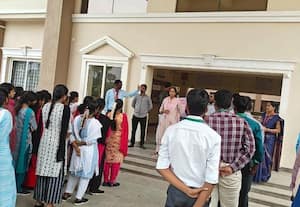 ﻿ எஸ்.ஐ.ஆர்., படிவம் பூர்த்தி செய்வதற்கு கல்லுாரி மாணவர்கள் முன்வரவேண்டும் ஆர்.டி.ஓ., அறிவுறுத்தல்