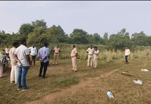 ﻿ சிங்கபெருமாள் கோவில் அருகே வாலிபர் வெட்டிக்கொலை