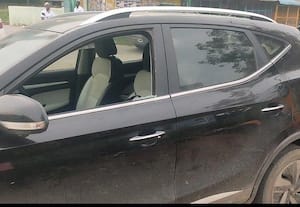 ﻿ கார் கண்ணாடியை உடைத்து ரூ.13 லட்சம் ' ஆட்டை '