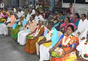 ﻿ முதிய தம்பதியருக்கு கோவிலில் மரியாதை