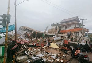 ﻿ இந்தோனேஷியா ஒரு மாதத்தில் 1,400 நிலநடுக்கம்