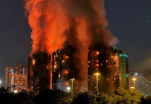 ﻿ ஹாங்காங் தீ விபத்தில் 83 பேர் பலி;  நடுத்தெருவில் 2,000 குடும்பங்கள்