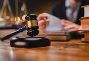 ﻿ ஒரு கோடி ரூபாய்க்குள் வர்த்தகம் செய்யும் நிறுவனத்துக்கு தணிக்கை தேவையில்லை கம்பெனிகள் சட்டத்தில் திருத்தம் செய்ய பரிசீலனை