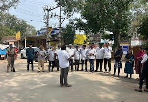 ﻿ அவிநாசி வக்கீல்கள் மனித சங்கிலி