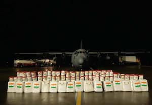 கனமழையால் தத்தளிக்கும் இலங்கை; நிவாரணப் பொருட்களை அனுப்பியது இந்தியா