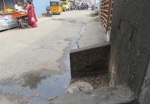 ﻿ சாலையில் வழிந்தோடும் கழிவுநீரால் சுகாதார சீர்கேடு