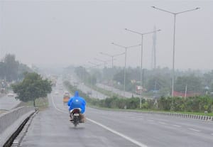 ﻿ திண்டுக்கல்லில் மழை இயல்பு வாழ்க்கை பாதிப்பு