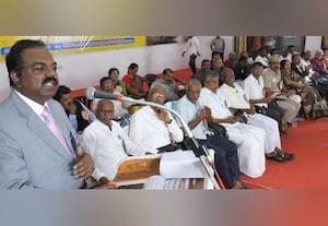 ﻿ மாணவர்கள் புத்தகங்களை அதிகம் படிக்க வேண்டும் வருமானவரித்துறை கமிஷனர் பேச்சு