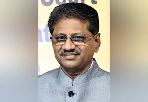 ﻿ குழந்தை தத்தெடுப்பிற்கு மதம் தடையல்ல;  உயர்நீதிமன்ற நீதிபதி பேச்சு