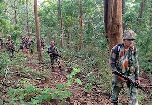 சத்தீஸ்கரில் நக்சலைட்டுகள் 37 பேர் சரண்; ஆயுதங்கள் ஒப்படைப்பு