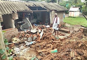 ﻿ சுதாரித்தும் விடாமல் துரத்திய விதி வீடு இடிந்து பெண் பலி: மூவர் காயம்