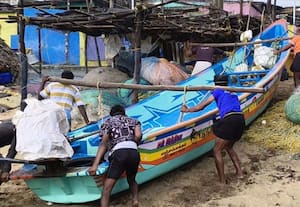 ﻿ 'டிட்வா' புயலால் பழவேற்காடில் பலத்த காற்று கடலோர கிராமங்களில் கண்காணிப்பு தீவிரம்