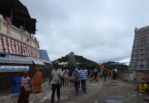 ﻿ 'டிட்வா' புயல் எதிரொலி: முருகன் கோவிலில் பக்தர்கள் வருகை குறைவு