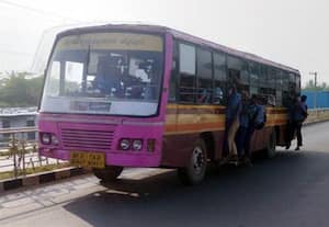 ﻿ குறைவான பேருந்துகள் இயக்கம் மாணவர்கள், பயணியர் அவதி