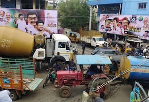 ﻿ திண்டிவனம் காந்தி சிலை பகுதியில் தொடரும் போக்குவரத்து நெரிசல்