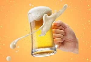 ﻿ 'சட்டவிரோத குடியேறிகளை வெளியேற்ற உதவினால் ஒரு மாதத்துக்கு இலவச பீர்'