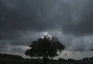 ﻿ 'டிட்வா' புயல் காற்றழுத்த தாழ்வு மண்டலமாக வலுவிழந்தது: வடமாவட்டங்களில் கனமழை அபாயம் விலகியது