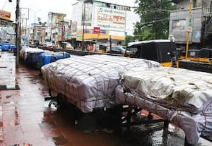 ﻿ சாலையோர வியாபாரிகள் மழையால் பாதிப்பு