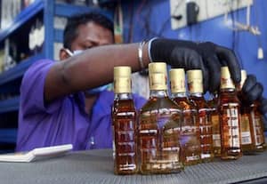 ﻿ கர்நாடக மதுபான கடைகளில் வசூலான அபராதம்... ரூ.12 கோடி!  கூடுதல் விலைக்கு விற்றதால் கலால் துறை அதிரடி