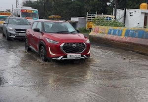 ﻿ தேசிய நெடுஞ்சாலையில் தேங்கிய மழைநீரால் ஸ்ரீபெரும்புதுார் வாகன ஓட்டிகள் அவதி