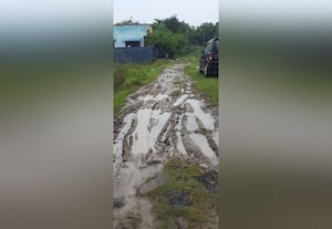 ﻿ காட்டூரில் சாலை அமைக்க வேண்டும்