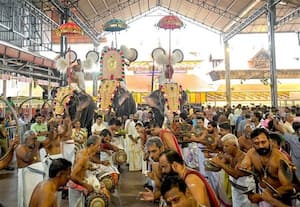 ﻿ குருவாயூர் கிருஷ்ணா் கோவில் ஏகாதசி உற்சவம் கோலாகலம்