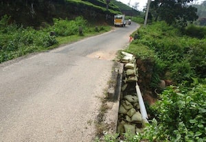 ﻿ ஆபத்தான பாலம்; தடுப்பு அமைத்தால் நலம்