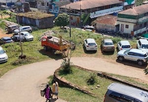 ﻿ கார் பார்க்கிங் பகுதியான அரசு அலுவலகங்கள் 