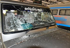 ﻿ மாற்றுத்திறனாளி அலுவலக வாகன கண்ணாடி உடைப்பு: ஒருவர் கைது