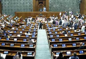 பார்லி.,2ம் நாள் கூட்டத்தொடர்; எதிர்க்கட்சிகள் அமளியால் லோக்சபா ஒத்திவைப்பு