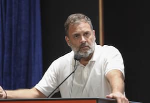 பார்லிமென்டுக்கு நாய்க்குட்டியுடன் வந்த காங் எம்பிக்கு ராகுல் ஆதரவு