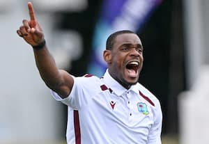 வெஸ்ட் இண்டீஸ் பவுலர்கள் அபாரம் * வில்லியம்சன் அரைசதம்