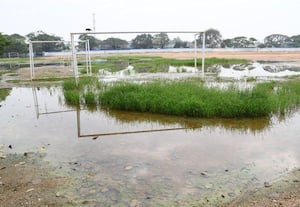﻿ நீச்சல் குளமாகும் மைதானம் விளையாட்டு வீரர்கள் பாதிப்பு