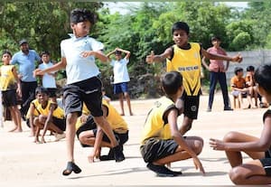 பள்ளிகளுக்கு இடையே கோ - கோ போட்டி அபாரமாக விளையாடிய மாணவ, மாணவியர்