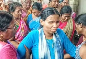 ﻿ விபத்தில் தாயை இழந்த பார்வையற்ற மகளுக்கு அரசு வேலை என தற்காலிக பணி தந்ததால் சர்ச்சை