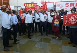 ﻿ 48 மணி நேர உண்ணாவிரதம்: ரயில் ஓட்டுநர்கள் போராட்டம்