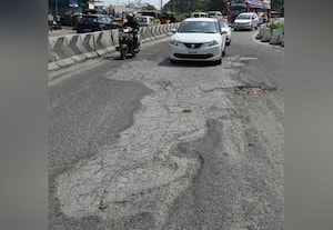 ﻿ இப்படி ரோடு இருந்தால் எப்படி? வாகன ஓட்டுனர்கள் தடுமாற்றம்